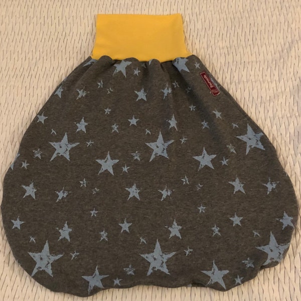 BABY  Pucksack  Strampelsack  Schlafsack aus Alpenfleece                    grau mit hellblauen Sternen