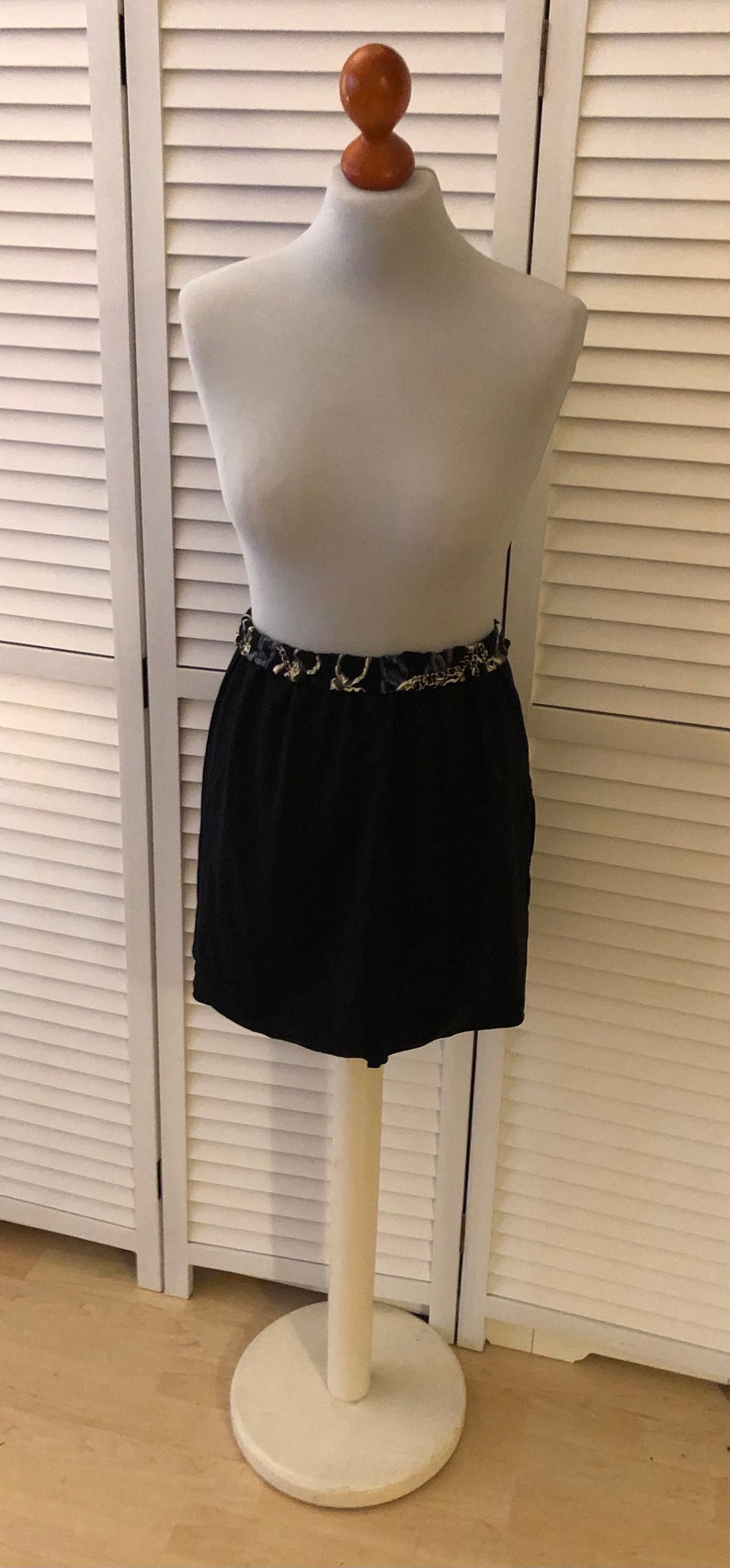 CACHEUR skirt hip skirt mini skirt short skirt overskirt hip flatterer reversible skirt black with fashionable chain pattern image 7