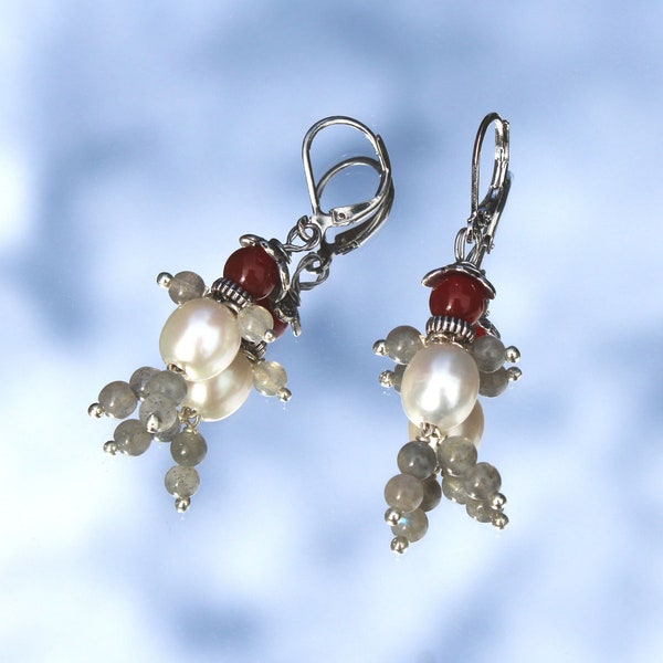 Boucles d'oreilles personnage Perles d'eau ,Cornaline et Labradorite