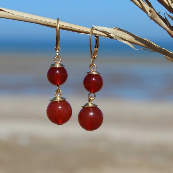 Boucles d'oreilles dormeuses dorées et pierre semi-précieuse Cornaline rouge orangé