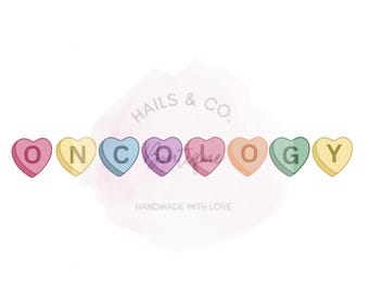 Puede incluir: Un diseño gráfico colorido que presenta la palabra "ONCOLOGY" deletreada con corazones de caramelo. Los corazones están en un esquema de colores arcoíris, con cada letra en un color diferente.