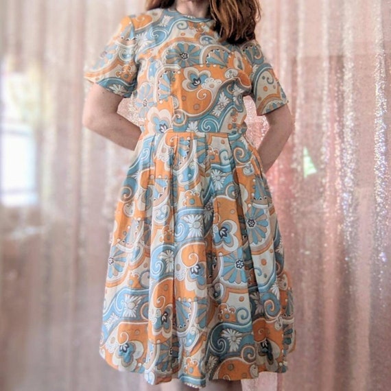 1960s Far Out Floral Shift Dress - image 2