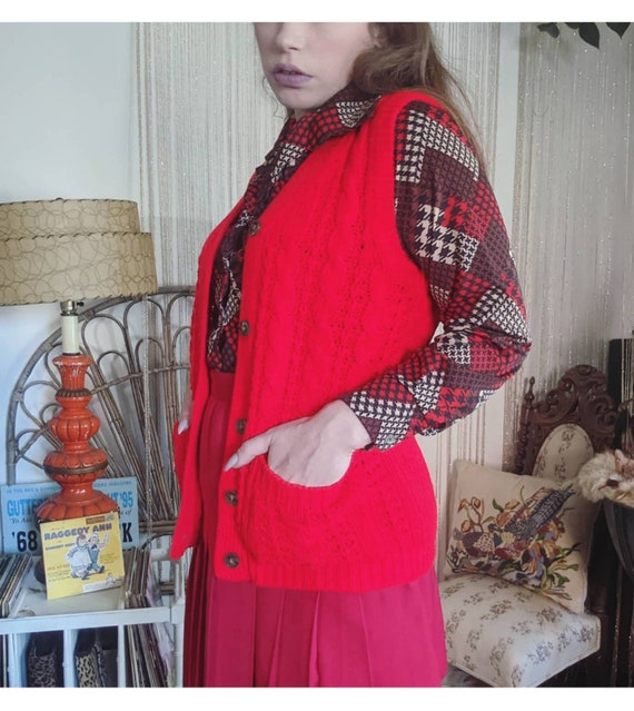 1960s Cherry Knit Vest - image 2