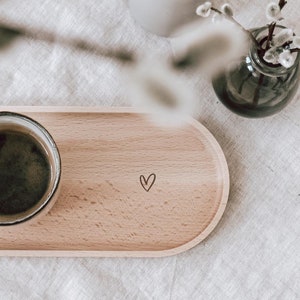 Tablett aus Holz mit Herz | Buchenholz gewachst personalisierter | Geschenkidee zum Einzug, Hochzeit, oder als Mitbringsel