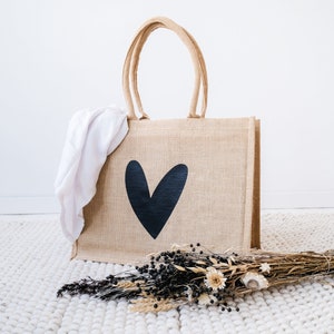 Personalized Jute Bag with a big heart and name | Mother's Day gift | Birthday present for girls | Gift for Maid of Honour | Bachelorettes