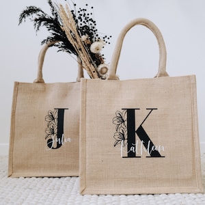 Jute bag with initials | Flower motif | Gift for Mother&#39;s Day or JGA | Bridal party or farewell gift for teachers and educators