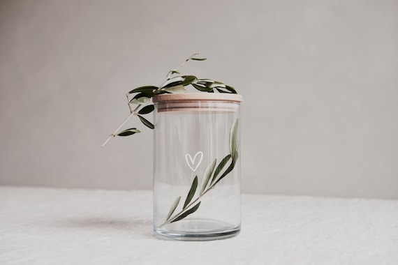 Vorratsglas mit Herz-Motiv und graviertem Buchenholzdeckel, personalisierbar – Abschiedsgeschenk Erzieherin, Lehrerin, Kollegin | 530–1200 m
