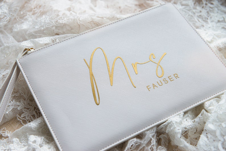 Personalized Clutch Bridal Gift handbag for the wedding bridal bag Pouch Ivory with bride's name, maid of honor, mother of the bride gold