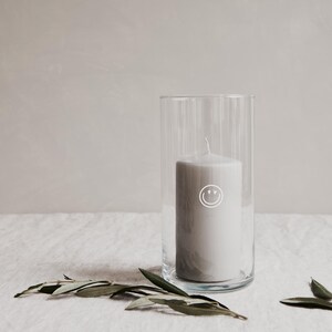 Großes Vorratsglas 1200ml mit einer Stumpenkerze als Windlicht. Eine sichere Deko Alternative für den Tisch