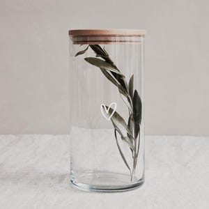 Vorratsglas groß mit weißem Herz auf dem Glas. Als Geschenkglas