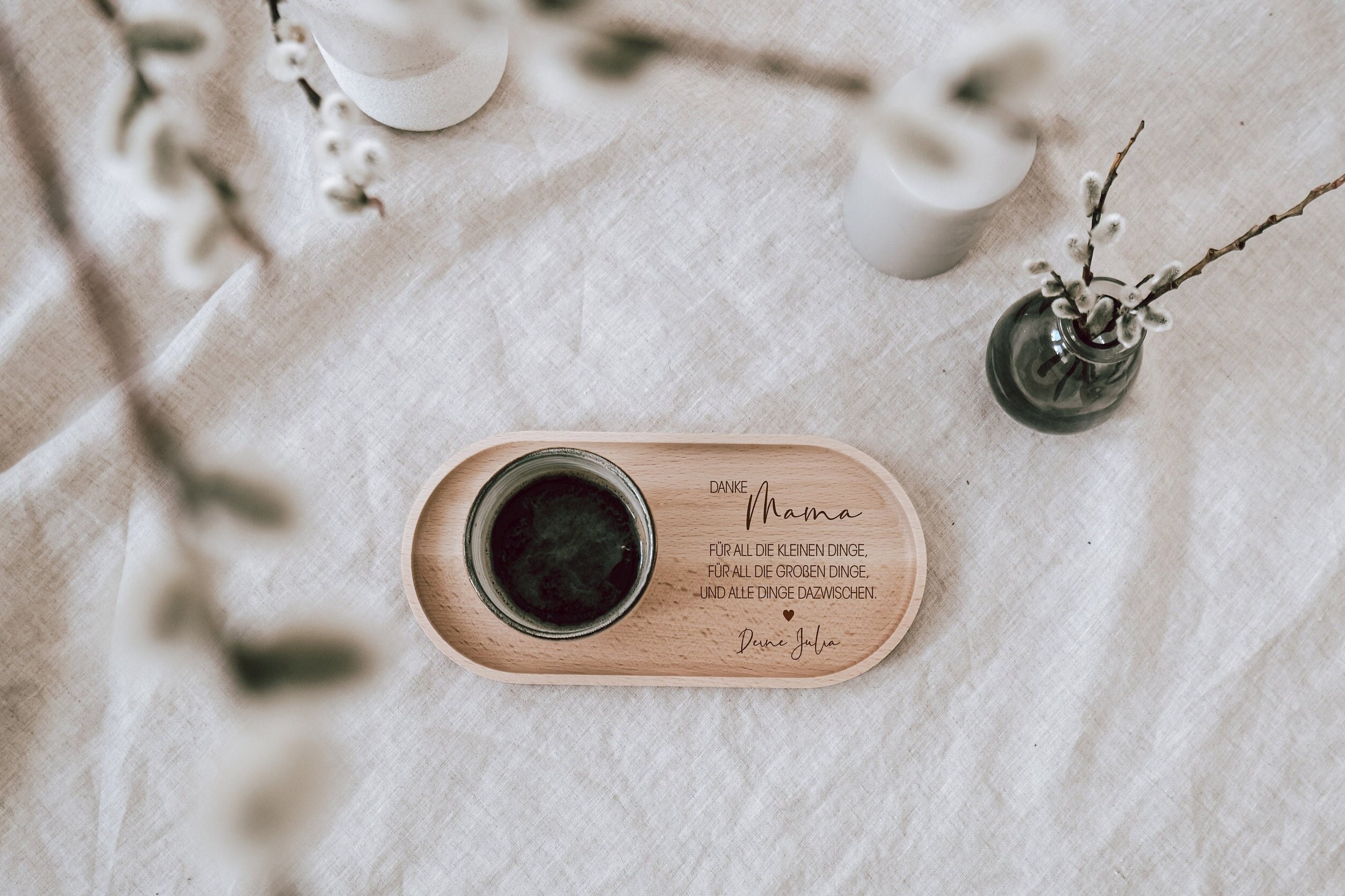 Kleinigkeit Zum Muttertag Geschenkidee Für Die Freundin | Tablett Aus  Buchenholz Graviert Mit Definition Freundschaft | Servierbrett Aus  Gewachster Buche Synonym Of What, image size:2500x1666