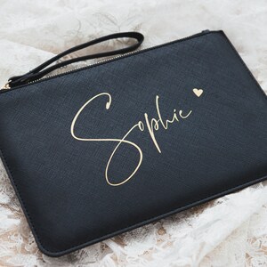 Personalisierte Clutch mit Namen und Herzchen variierbare Schriftfarbe