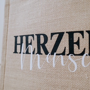 Jutetasche Jute Detailaufnahme Schriftzug "Herzensmensch", beige, personalisiert bedruckt