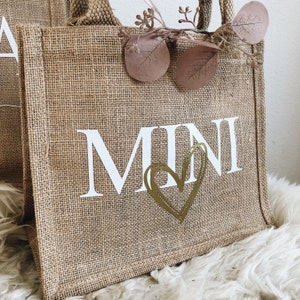 Jutetasche Mini mit Herzaufdruck, Jute natur, Schriftzug weiß-gold, Partnerlook Mutter Kind