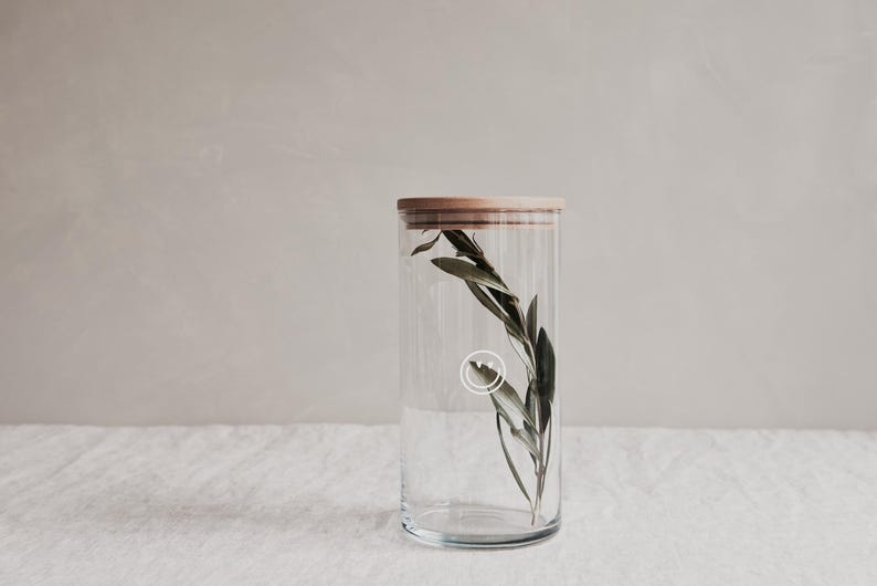 Nachhaltiges Vorratsglas mit Lächeln in weiß auf dem Glas. Holzdeckel aus Buche und Dankesbotschaft und Möglichkeit zur Personalisierung