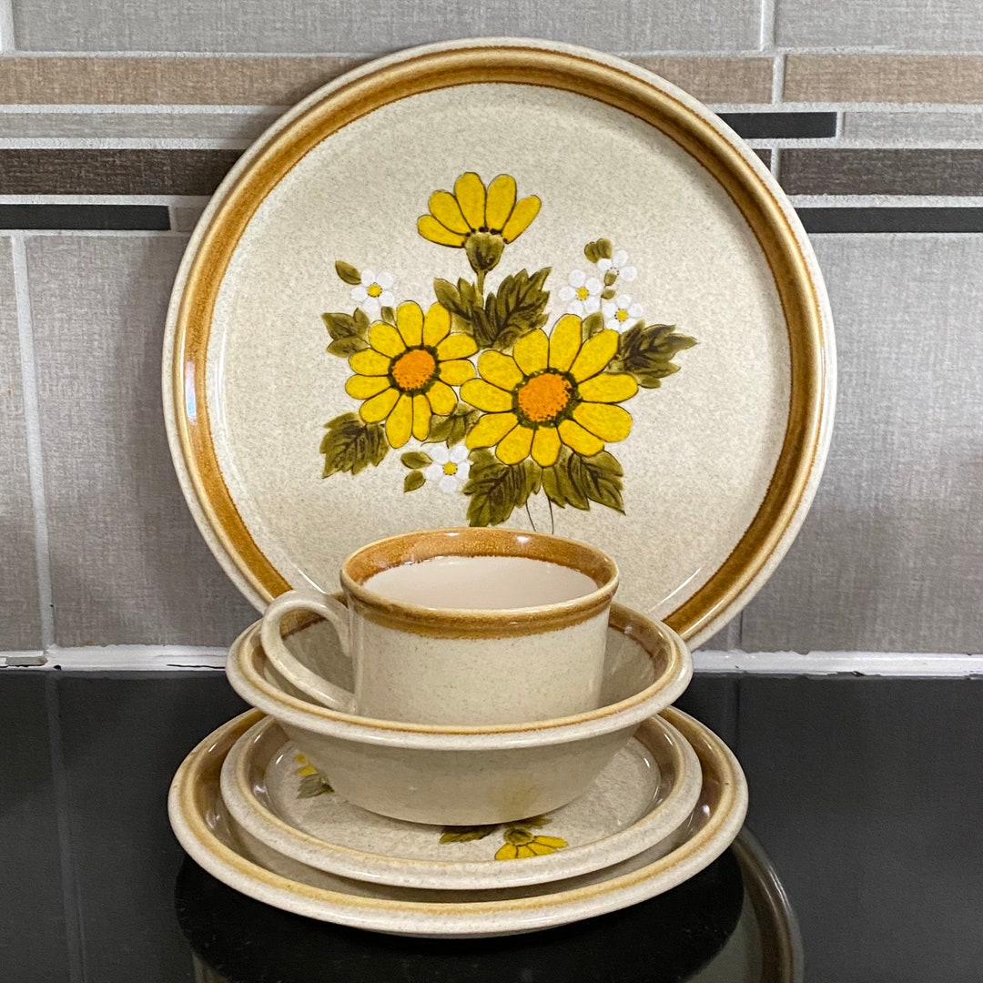 Vintage Mikasa Stone Manor Melissa 65 Pc Dinnerware Plate Bowl Cup