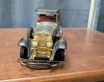 Vintage Solid State Am Radio Shaped Like 1928 Lincoln Model L