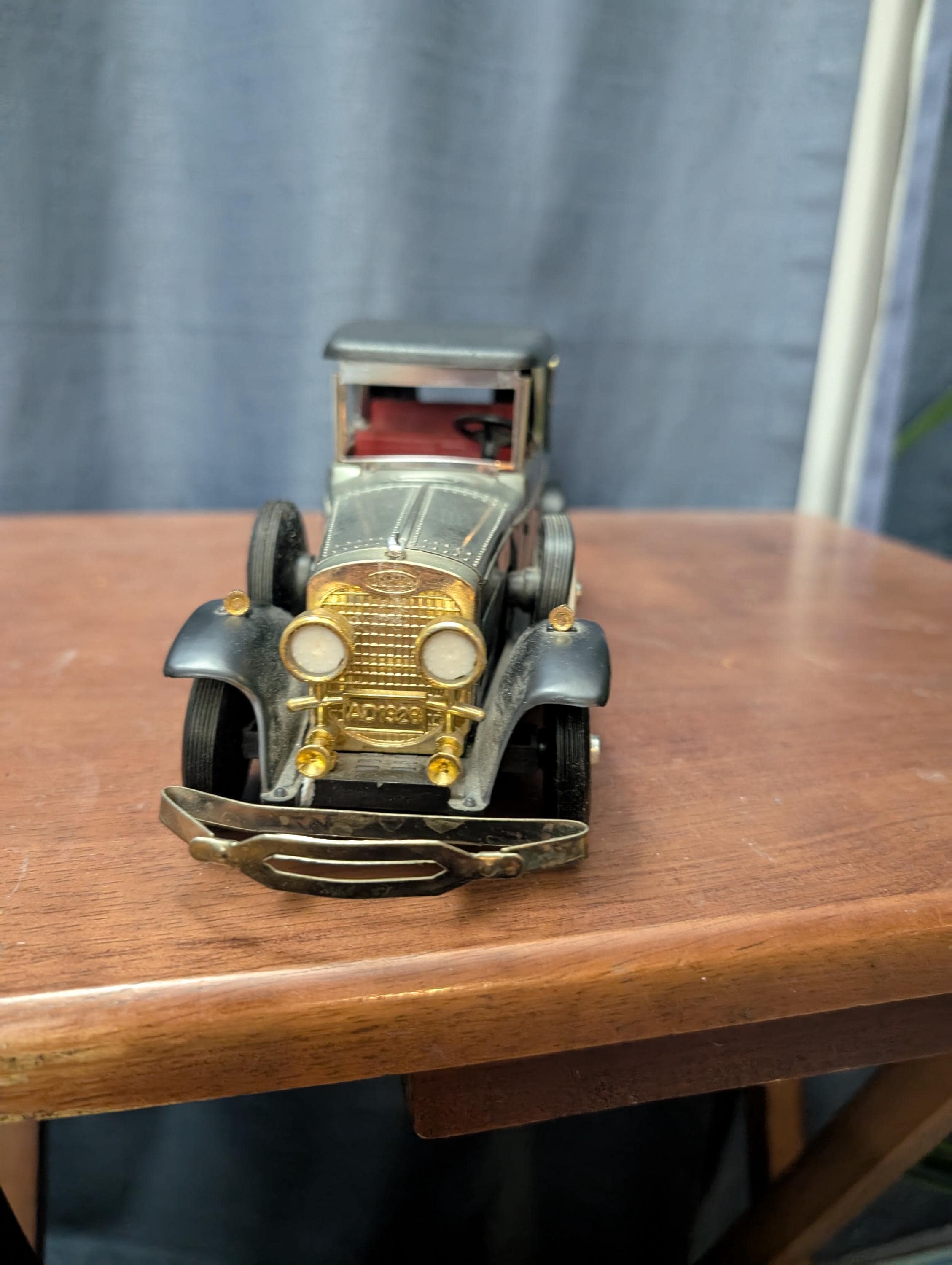 Vintage Solid State Am Radio Shaped Like 1928 Lincoln Model L