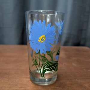 Vintage Boscul Peanut Butter Drinking Glass – Blue Aster Flower with Yellow Centers – Collectible Glass