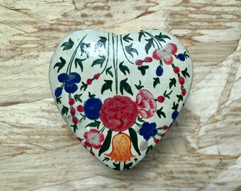 Vintage Kashmir Paper Mache Floral Painted Ceramic Heart with Lid | Trinket Box | Small Jewellery Box | Kashmir Artisan Art