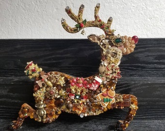 Vintage Jewelry Reindeer Art: Holiday Christmas Decor (14" x 14")