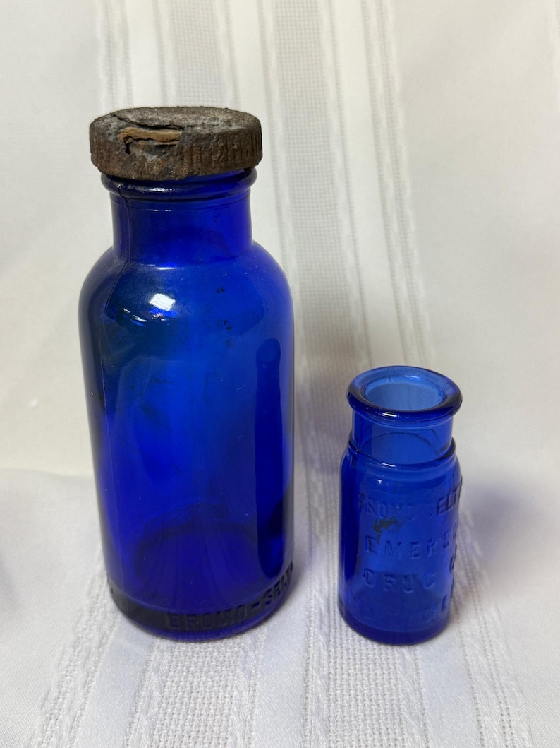 Lot de 2 bouteilles vintage BROMO-SELTZER Emerson Drug Co bleu cobalt profond image 9