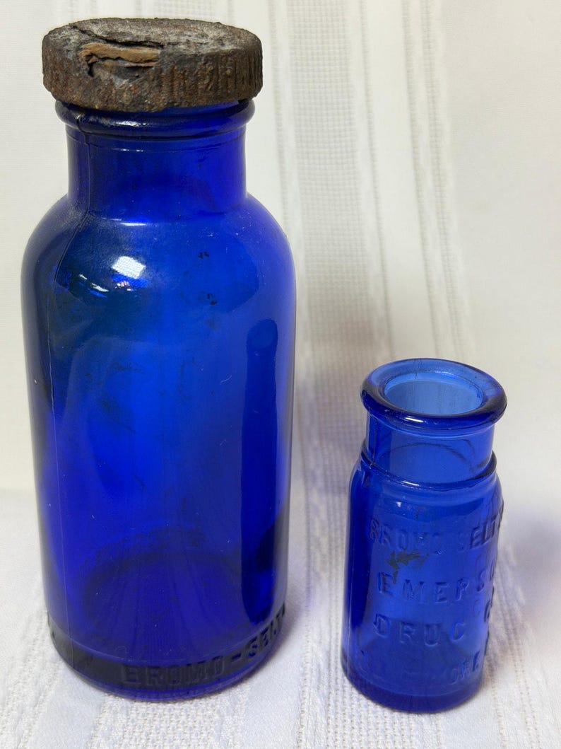 Lot de 2 bouteilles vintage BROMO-SELTZER Emerson Drug Co bleu cobalt profond image 1