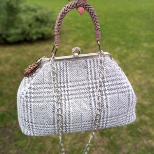 Grey white checked bag vintage clasp bag kiss lock bag evening bag clip frame hand bag elegant fabric bag shoulder bag bohemian straw bag