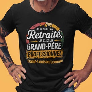 Peut inclure: T-shirt noir avec un graphisme de style vintage qui dit "Je ne suis pas retraité, je suis un grand-père professionnel Gabin-Louison-Léonnie".