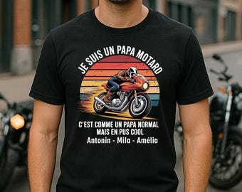 May include: Black t-shirt with a motorcycle graphic and the text "JE SUIS UN PAPA MOTARD". The design includes a motorcycle and the text "C'EST COMME UN PAPA NORMAL MAIS EN PUS COOL Antonin - Mila - Amélia".