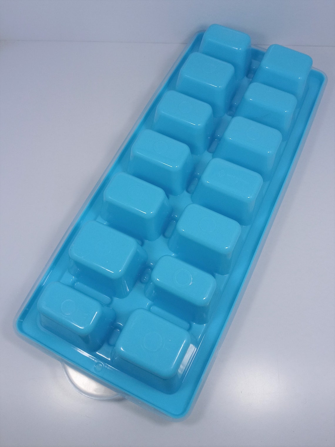 BPA Free Ice Cube Mold Tray with Lid & Water inlet 14 cubes Etsy