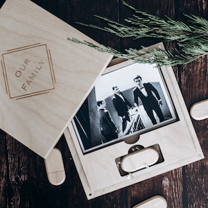 Gegraveerde houten fotodoos 4 x 6 met USB: gepersonaliseerde bruiloftsherinnering