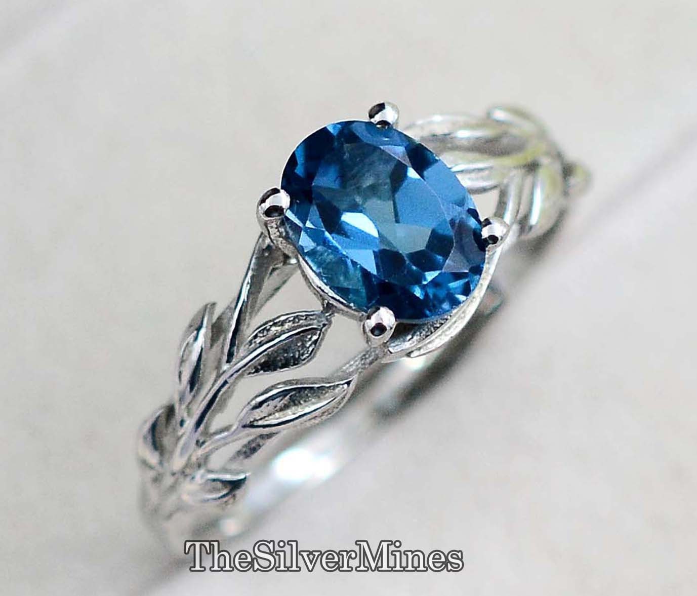 スイスブルートパーズ婚約指輪スターリングシルバーロジウムニッケル仕上げ2.00カラットサイズ5 to 9 スイスブルートパーズリング：スターリングシルバーのハローエンゲージ