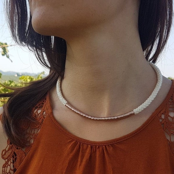 collana in corda minimal con decorazione ramata