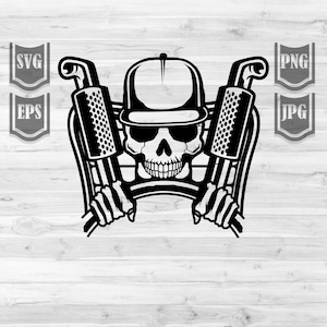 Puede incluir: Gráfico en blanco y negro de una calavera con gorra de béisbol y gafas de sol, sosteniendo dos tubos de escape. El diseño incluye los textos "SVG", "EPS", "PNG" y "JPG" en las esquinas.