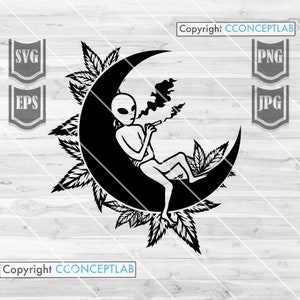 Puede incluir: Ilustración en blanco y negro de un extraterrestre sentado en una luna creciente rodeado de hojas de marihuana. El extraterrestre sostiene un porro en su mano y sale humo de él.