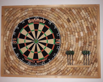 Dartboard / dartboard (Winmau) / Surround with border made of wine corks as a backstop, with or without dartboard