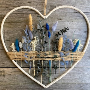 Herz mit Trockenblumen, Wanddekoration zum Hängen, hängende Fensterdeko, Wohndeko, boho decor, *blau / natur, weiß* Geschenkidee Muttertag