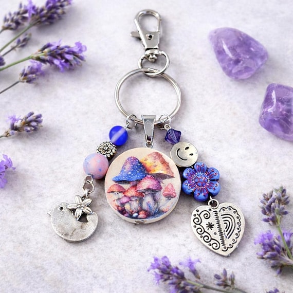 Mushroom Moonlight Keychain – Mystic Aura Quartz Gemstone Purse Charm – Whimsical Fairy Garden Bag Charm