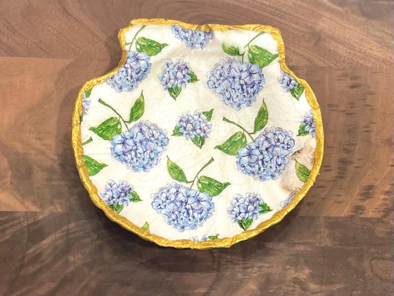 Blue Hydrangea Garden Seashell Trinket Dish – Reiki-Infused, Gold Rim, Coastal Keepsake