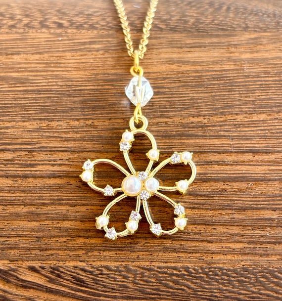 Gemstone Pendant Necklace - Clear Quartz Crystal Healing, Sparkling Beauty