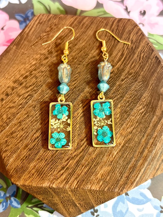 Petals of the Sky Earrings – Apatite, Dried Daffodils & Queen Anne’s Lace, Czech Glass Tulips, Stainless Steel Earwires
