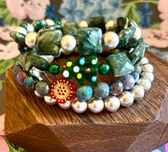 Seraphinite & Agate Gemstone Christmas Tree Bracelet: Holiday Wrap