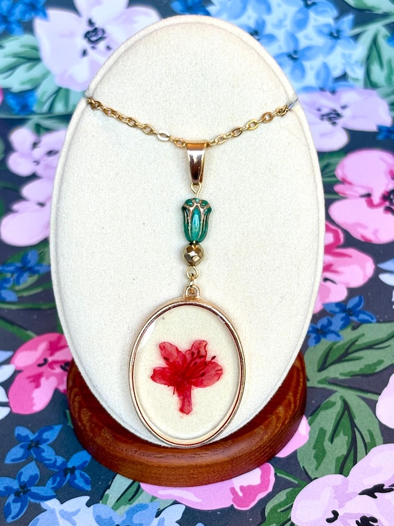 Pressed Flower Pendant Necklace – Red Flower, Green Tulip, Gold Hematite