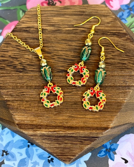 Holiday Wreath Earrings & Necklace Set: Hematite, Czech Glass, Gold Tone