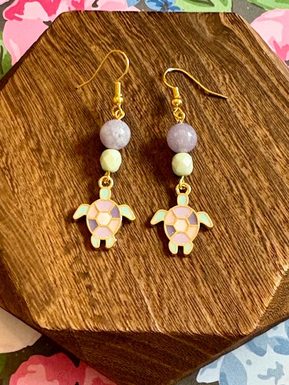 Turtle Tranquility Earrings – Tanzanian  Lepidolite Gemstone Dangles – Ocean Spirit Jewelry – Pastel Turtle Charm Earrings – Reiki-Infused