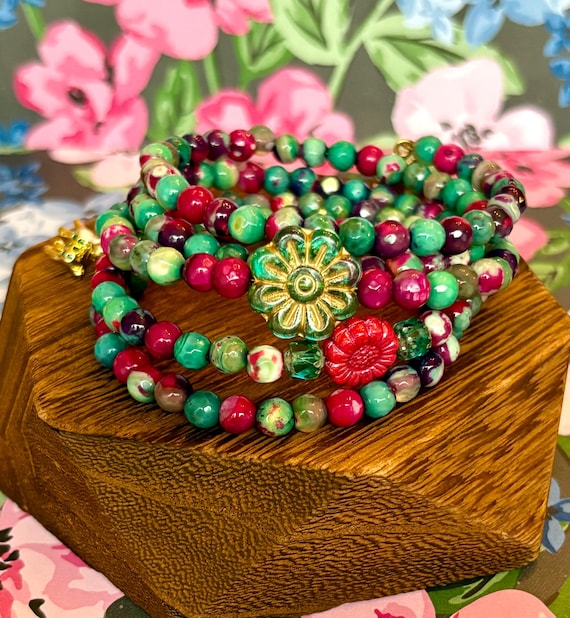 Holiday Jade Gemstone Wrap Bracelet: Reindeer Charm & Czech Glass