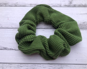 XL Green Ribbed Scrunchie