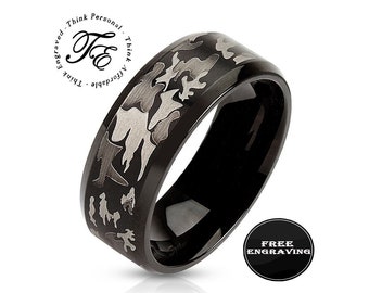 Anillo de boda personalizado con estampado de camuflaje: Anillo de acero quirúrgico negro grabado.