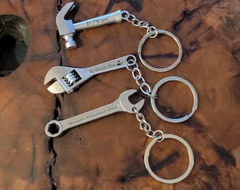 Llave inglesa para caja de herramientas grabada, llave inglesa de media luna o llavero con forma de martillo